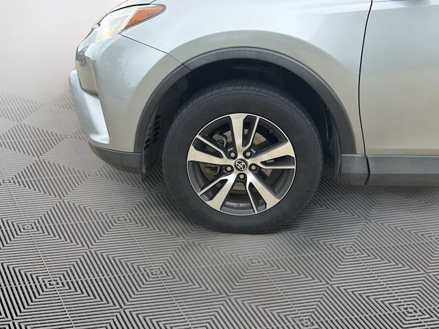 Used 2016 Silver Toyota XLE image 10