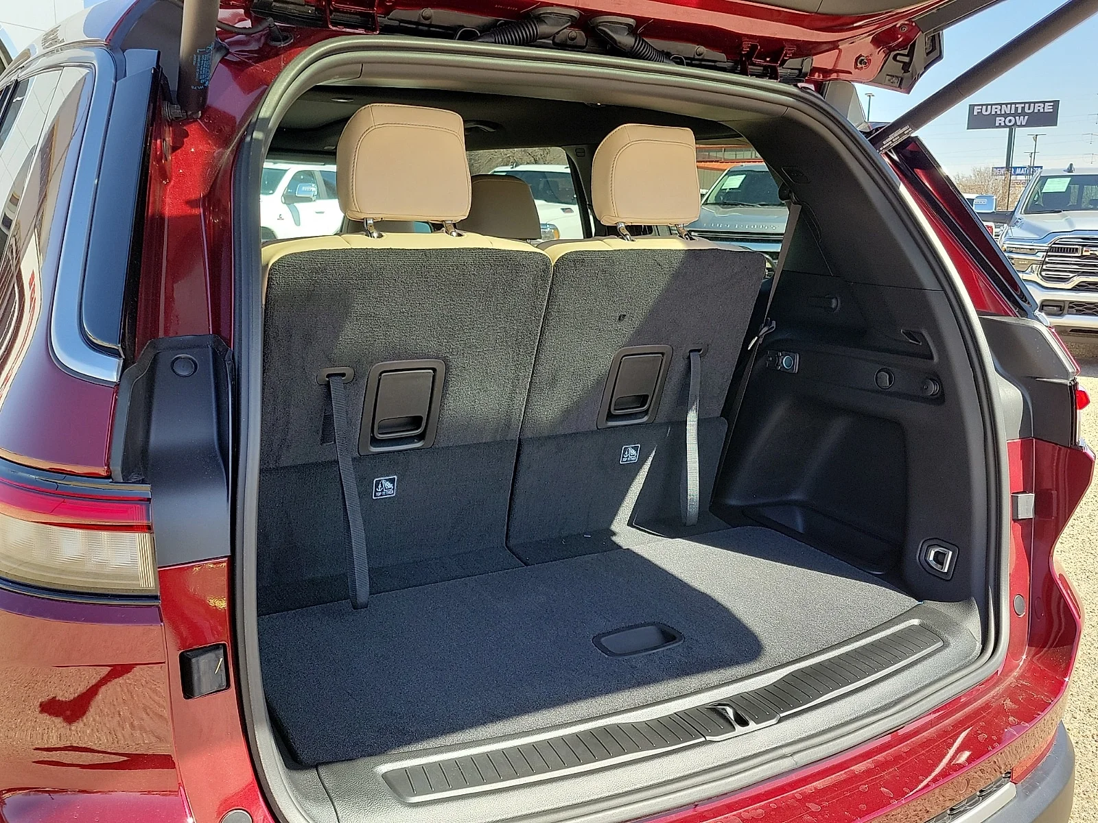 New 2026 Velvet Red Pearlcoat Jeep L LIMITED 4X4 image 8