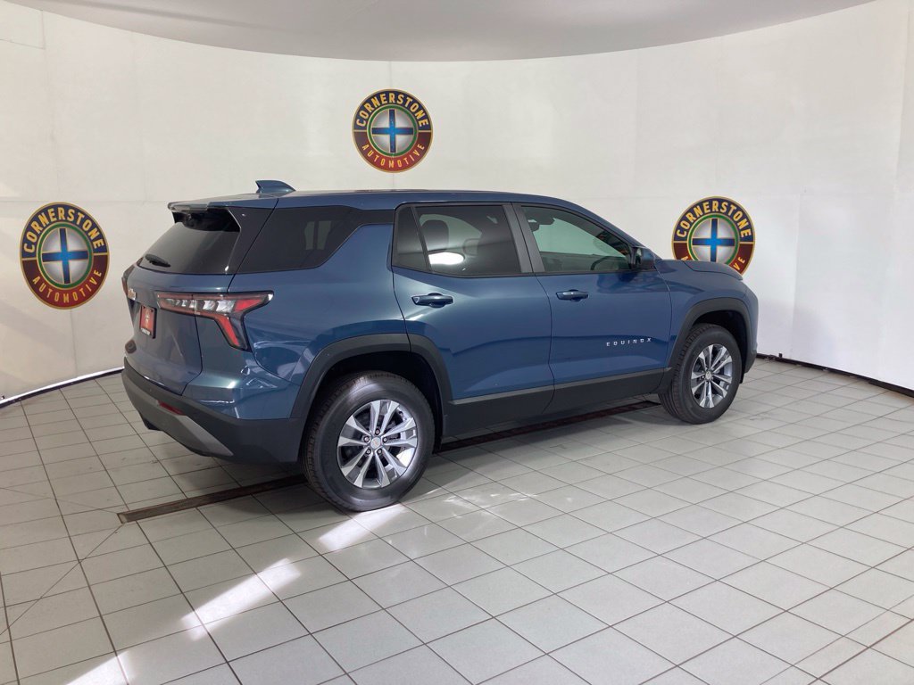 2027 Chevrolet Equinox LT - Photo 17