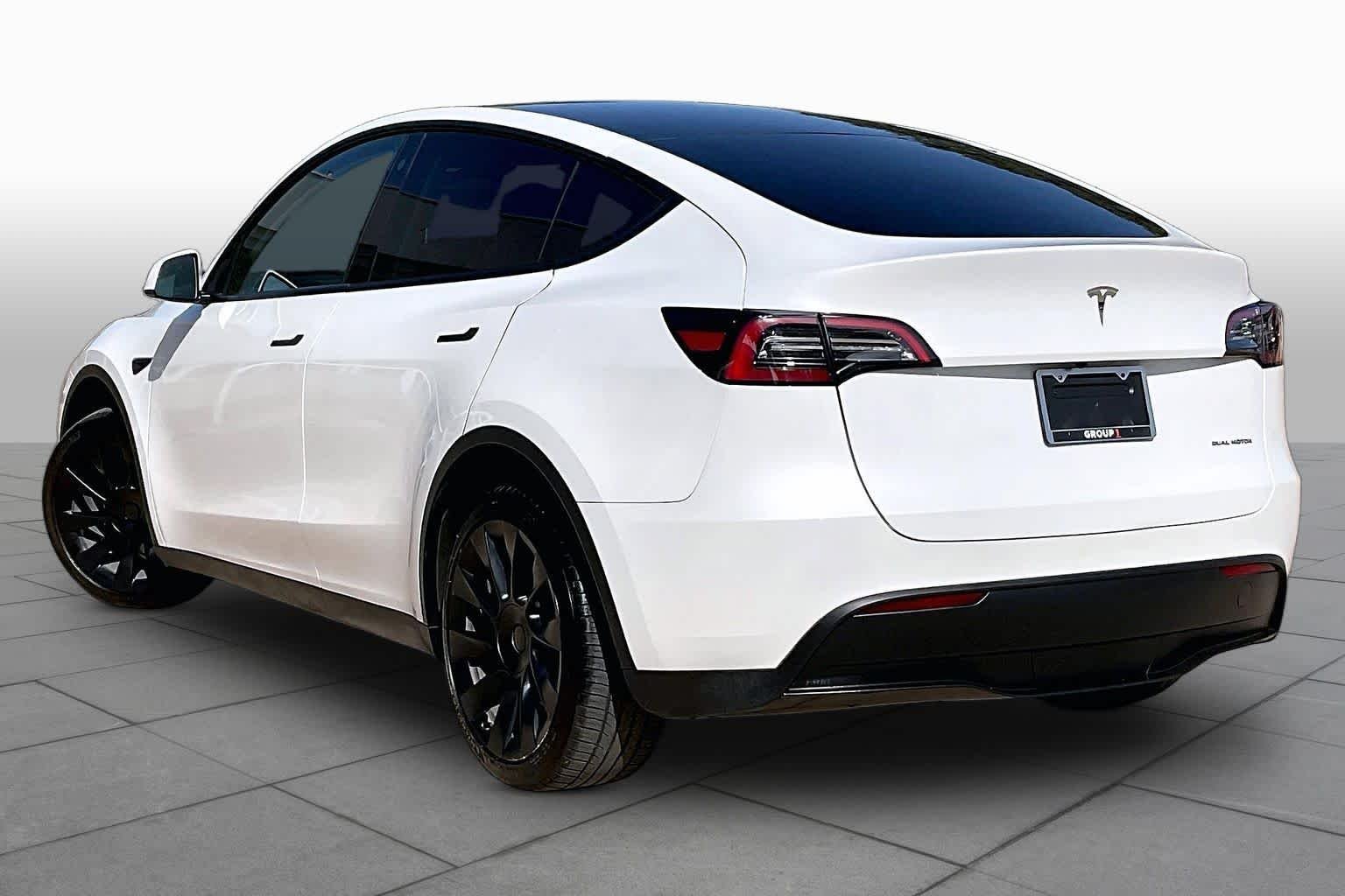 Used 2023 Pearl White Multi-Coat Tesla  image 11