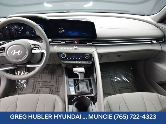 Used 2025 Black Hyundai SEL Convenience image 31