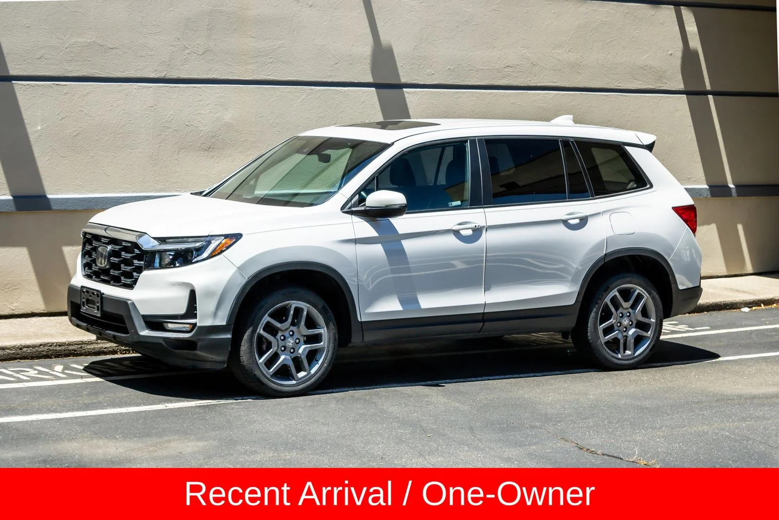 Used 2023 White Honda EX-L image 3