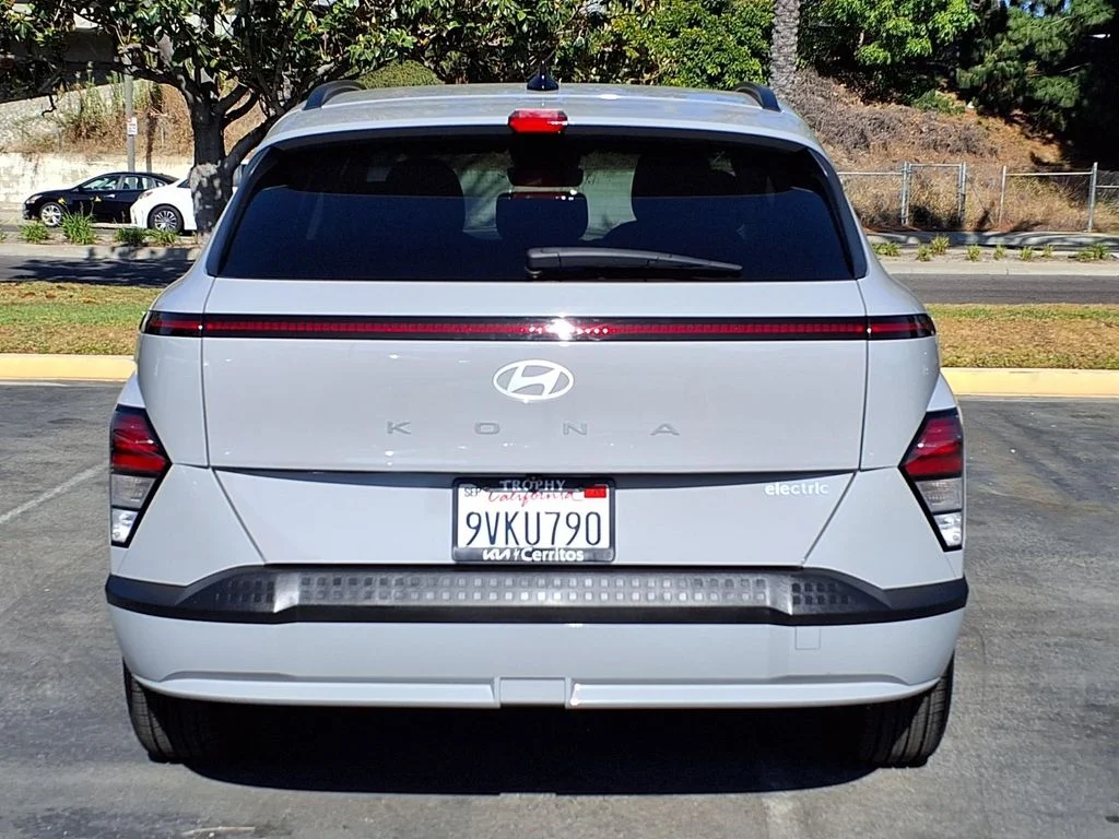 Used 2025 Gray Hyundai SEL image 4