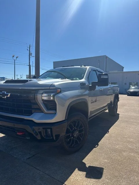 2025 Chevrolet Silverado HD LTZ 4WD Crew Cab Standard Box's photo
