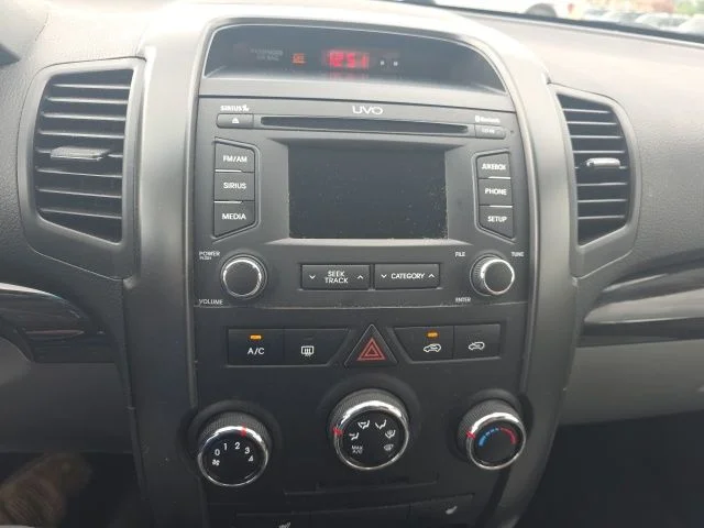 Used 2013 Silver Kia LX image 19