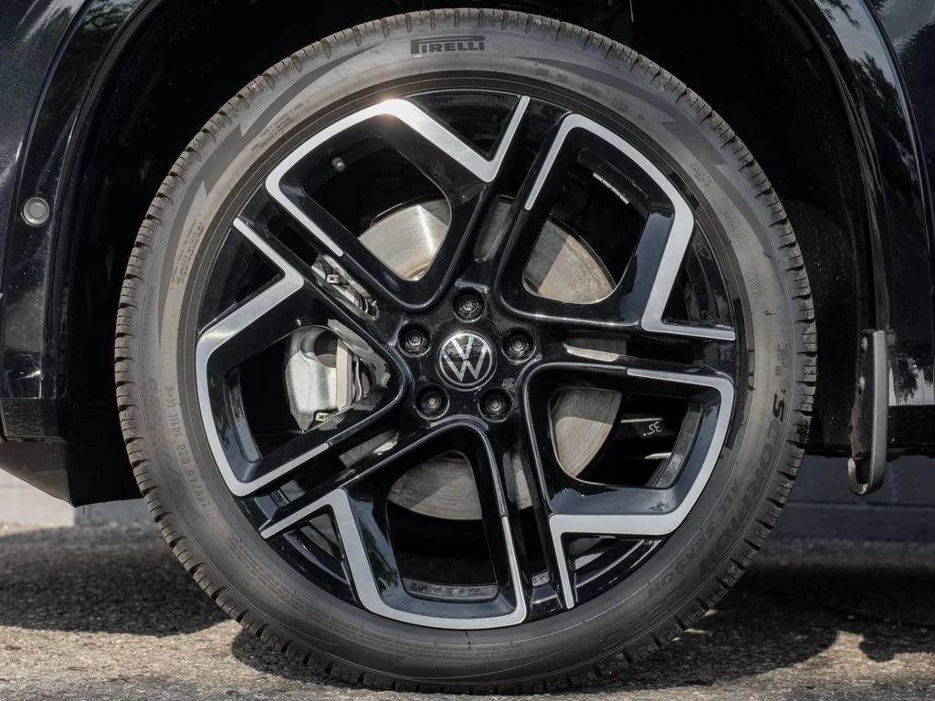 New 2026 Deep Black Pearl Volkswagen 2.0T SEL R-Line Turbo image 7