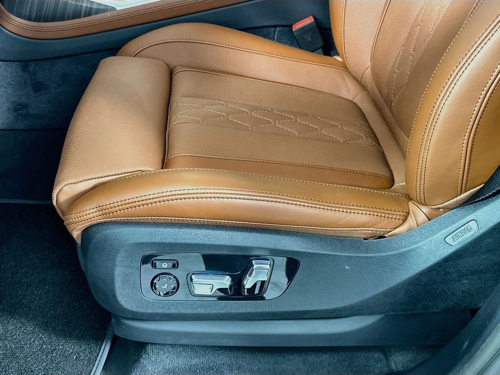 New 2027 Black Sapphire Metallic BMW xDrive40i image 21