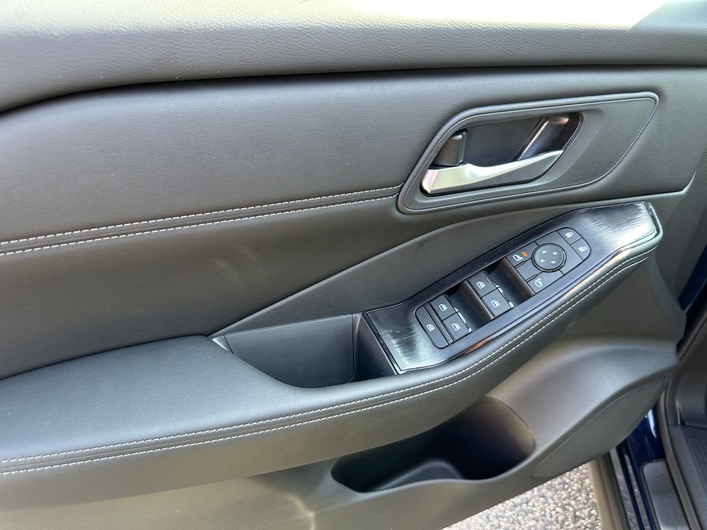 2026 Nissan Rogue Dark Armor - Photo 13
