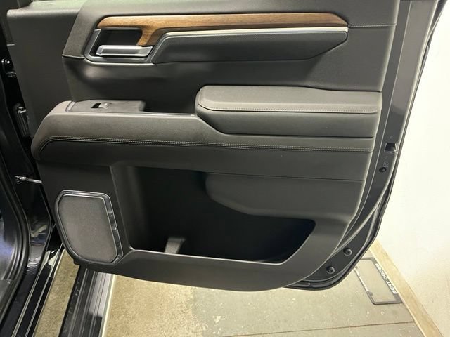 Used 2022 Dark Ash Metallic Chevrolet High Country image 21
