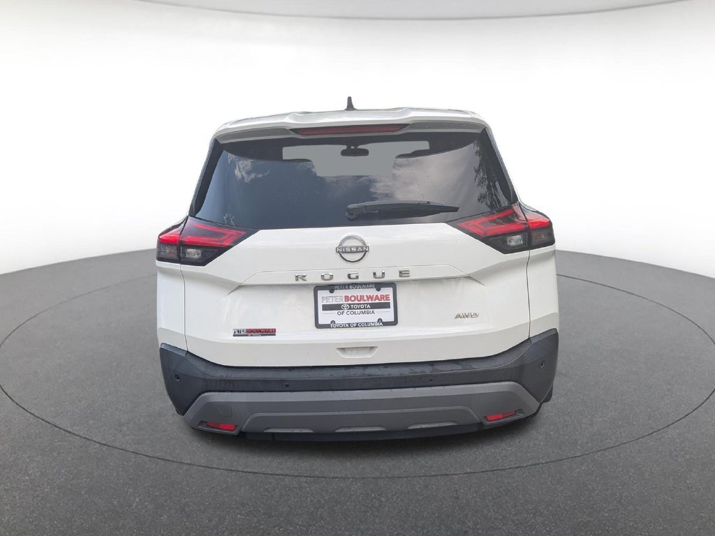 Used 2022 White Nissan S image 6