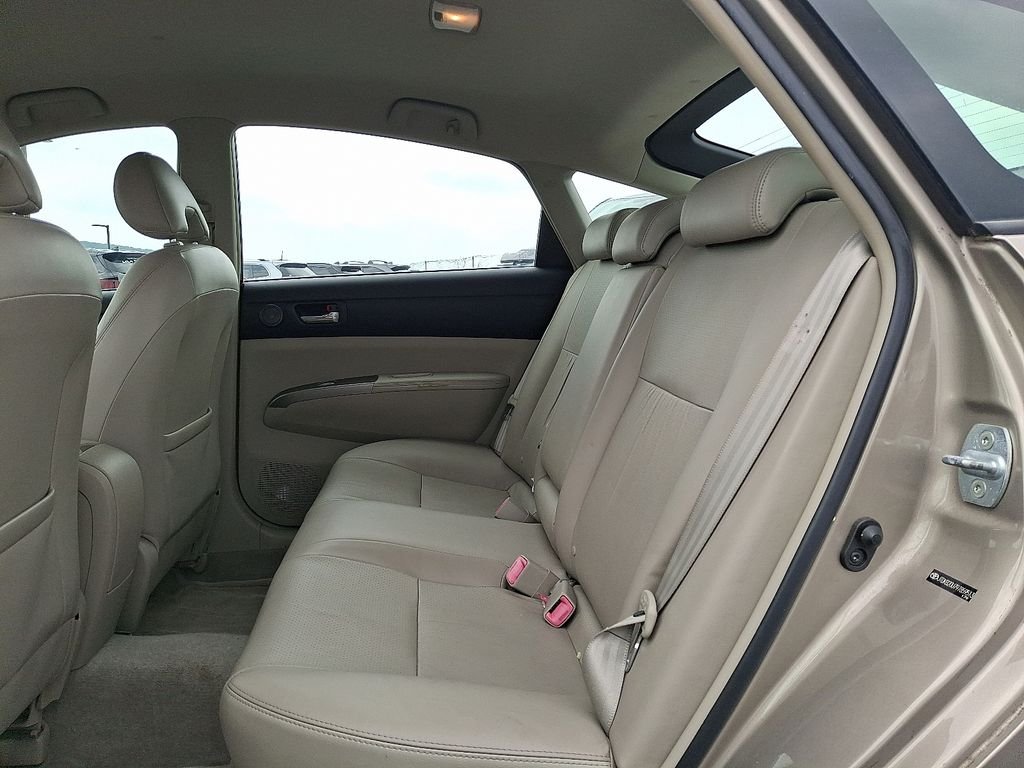 Used 2009 Beige Toyota  image 12