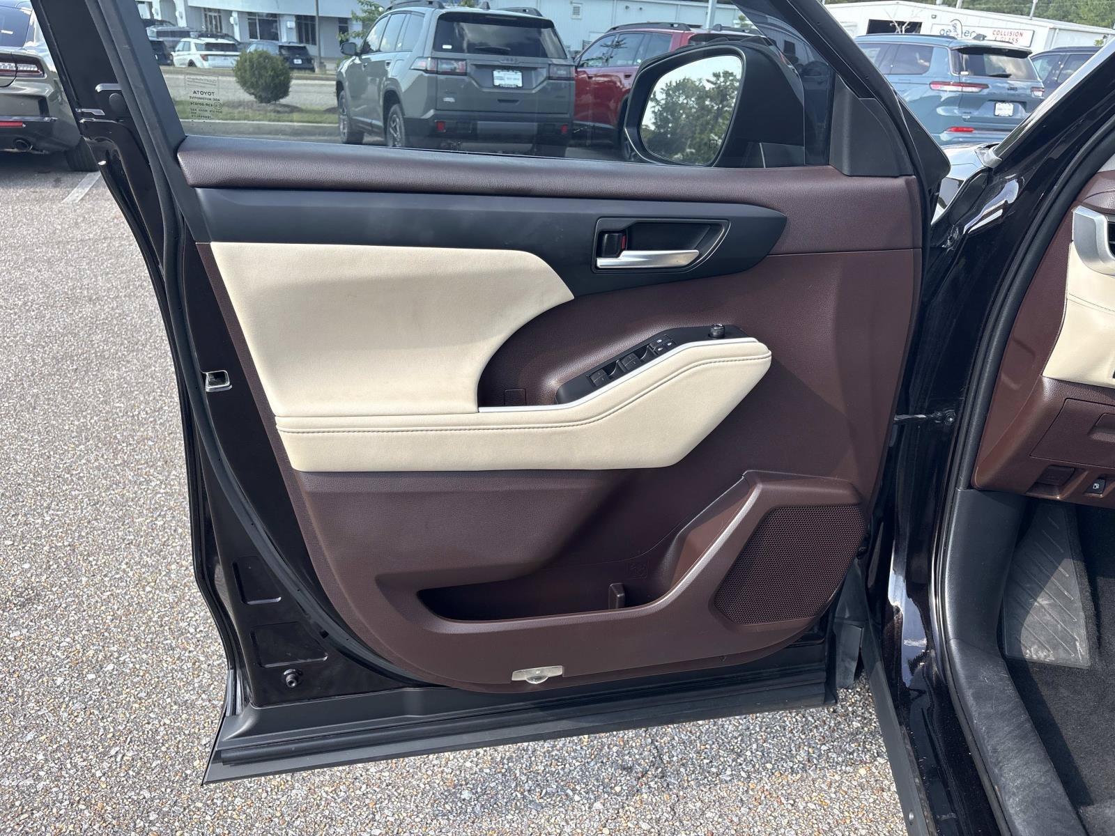 Used 2021 Black Toyota XLE image 12