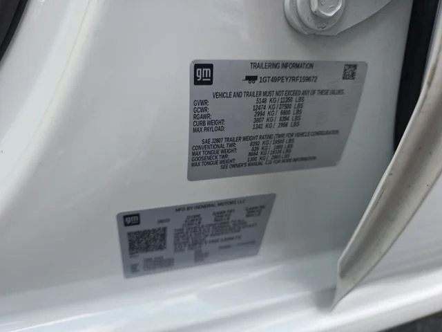 Used 2024 White GMC AT4 image 37