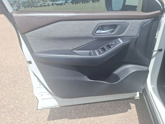 2023 Nissan Rogue SV - Photo 11