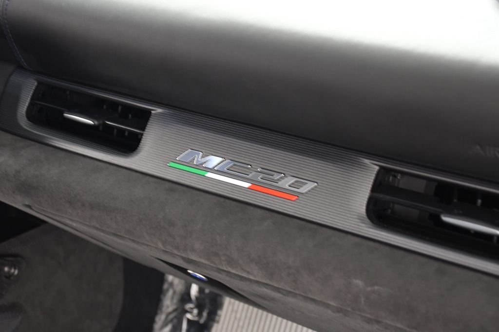 Used 2022 Bianco Audace Maserati Base image 26