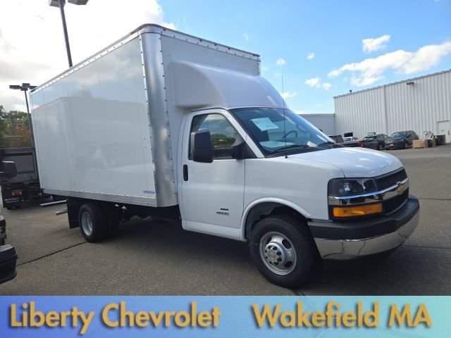 Used 2024 Summit White Chevrolet 2WT image 4