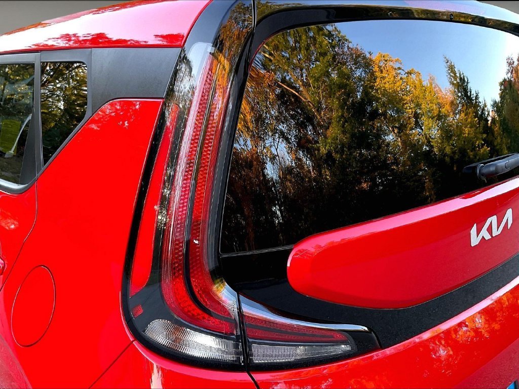 Used 2023 Red Kia LX image 31