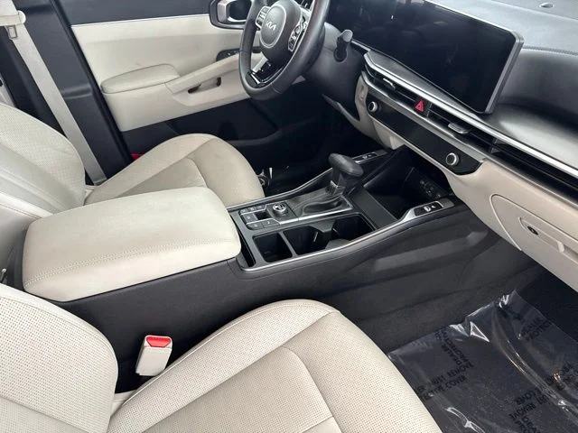 Used 2024 Red Kia S image 23