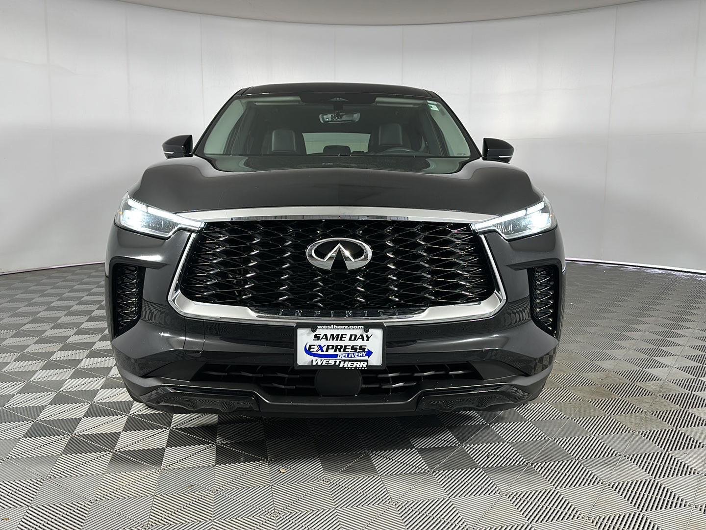 Used 2023 Mineral Black INFINITI PURE image 2