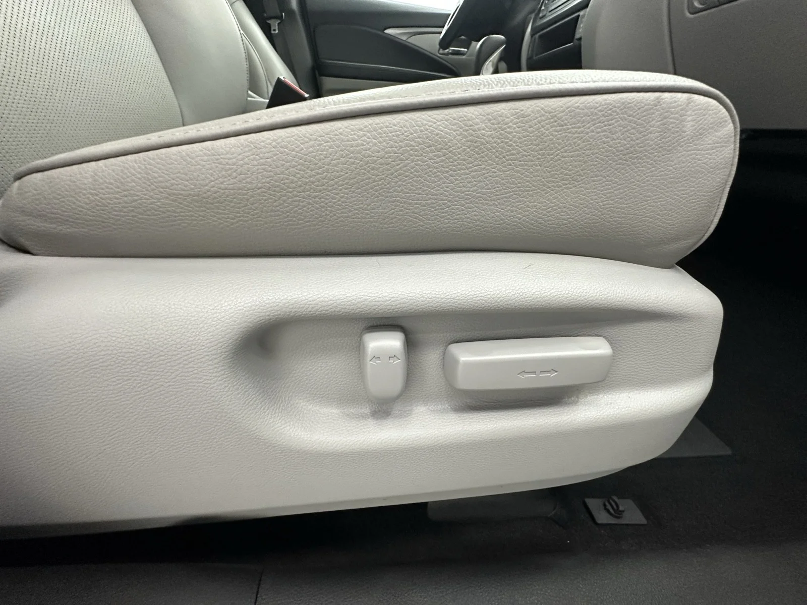 Used 2019 Forest Mist Metallic Honda RTL-T AWD image 44