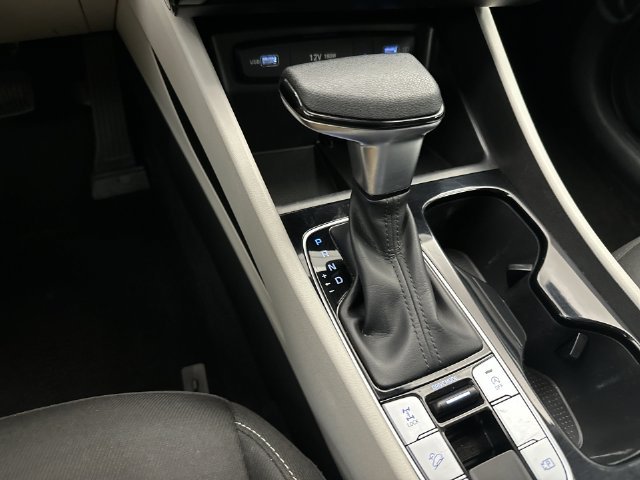 Used 2024 White Hyundai SEL image 25
