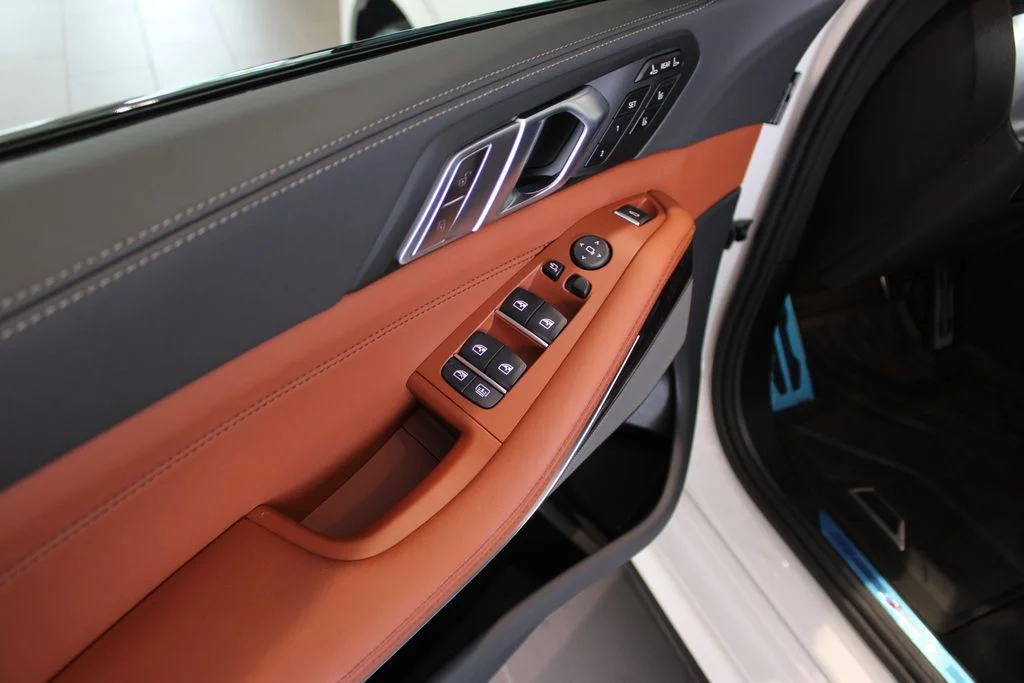 New 2027 White BMW M60i image 28