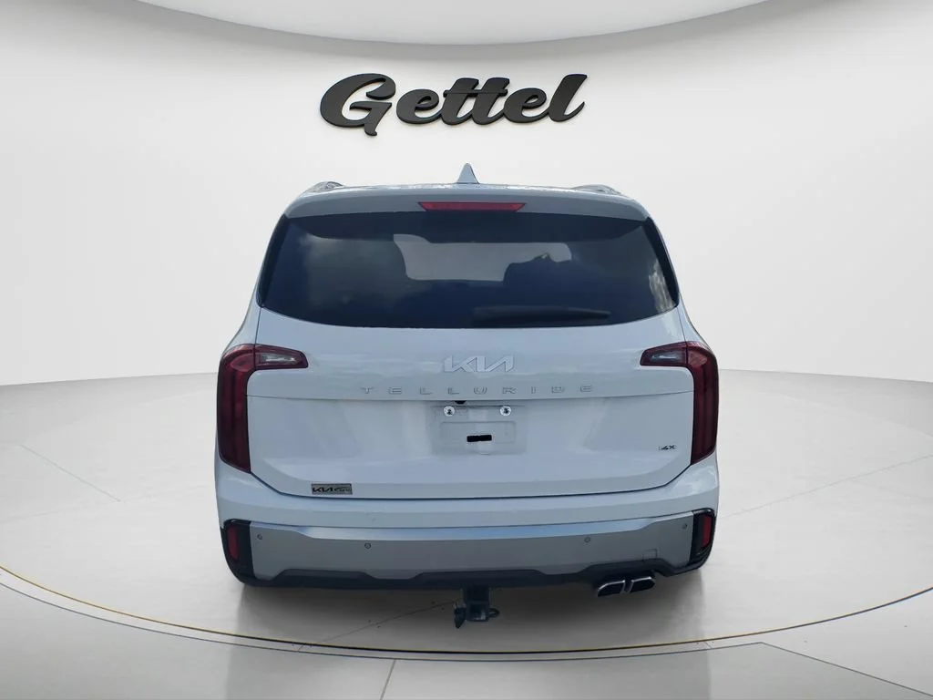 Used 2023 White Kia S image 4