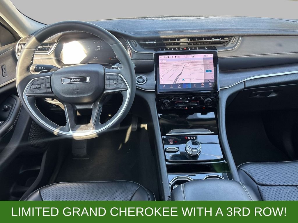 Used 2023  Jeep Limited image 11