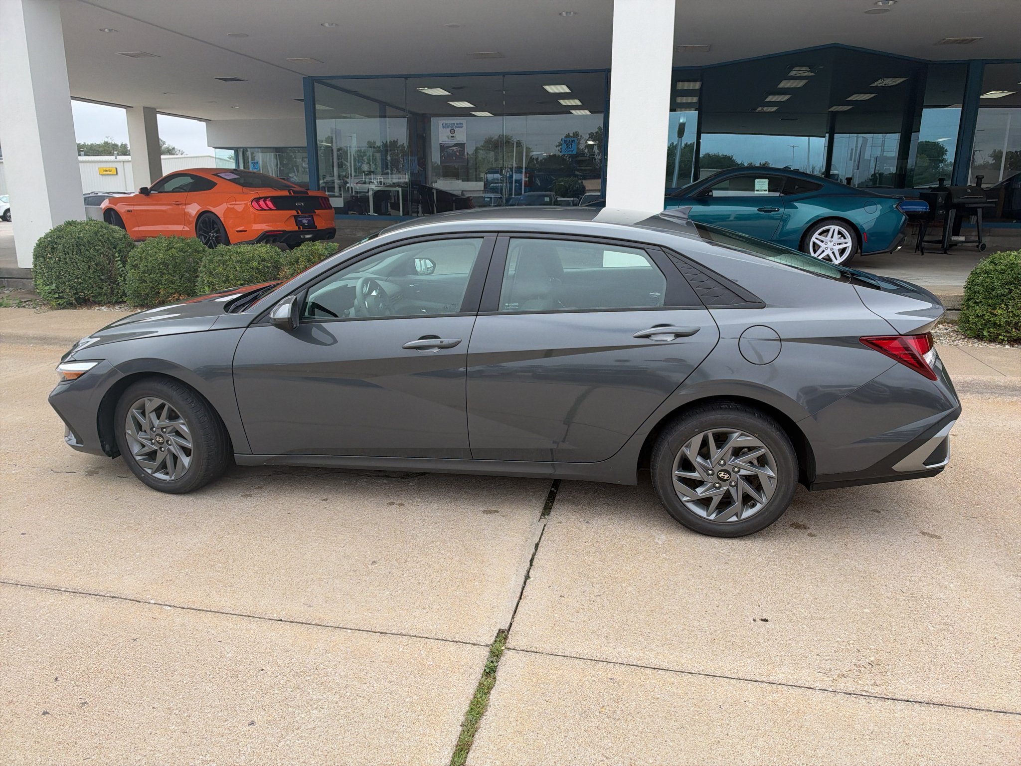 Used 2024 Ecotronic Gray Hyundai SEL image 9