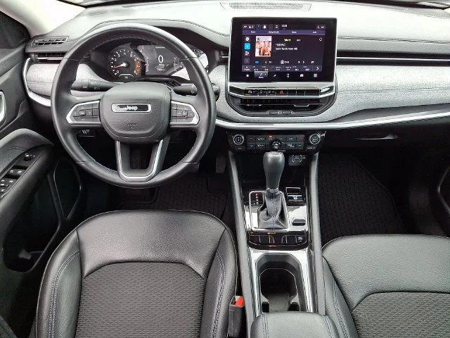 Used 2022 Red Jeep Latitude image 15