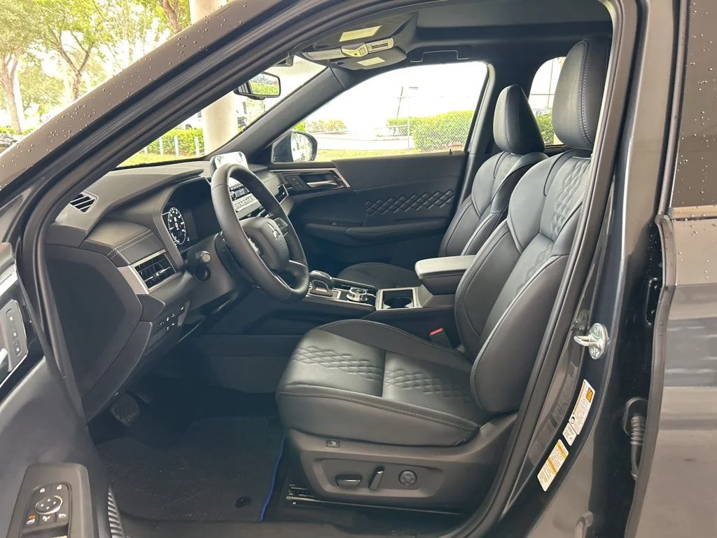 2025 Mitsubishi Outlander Plug-in Hybrid SEL Black Edition - Photo 5