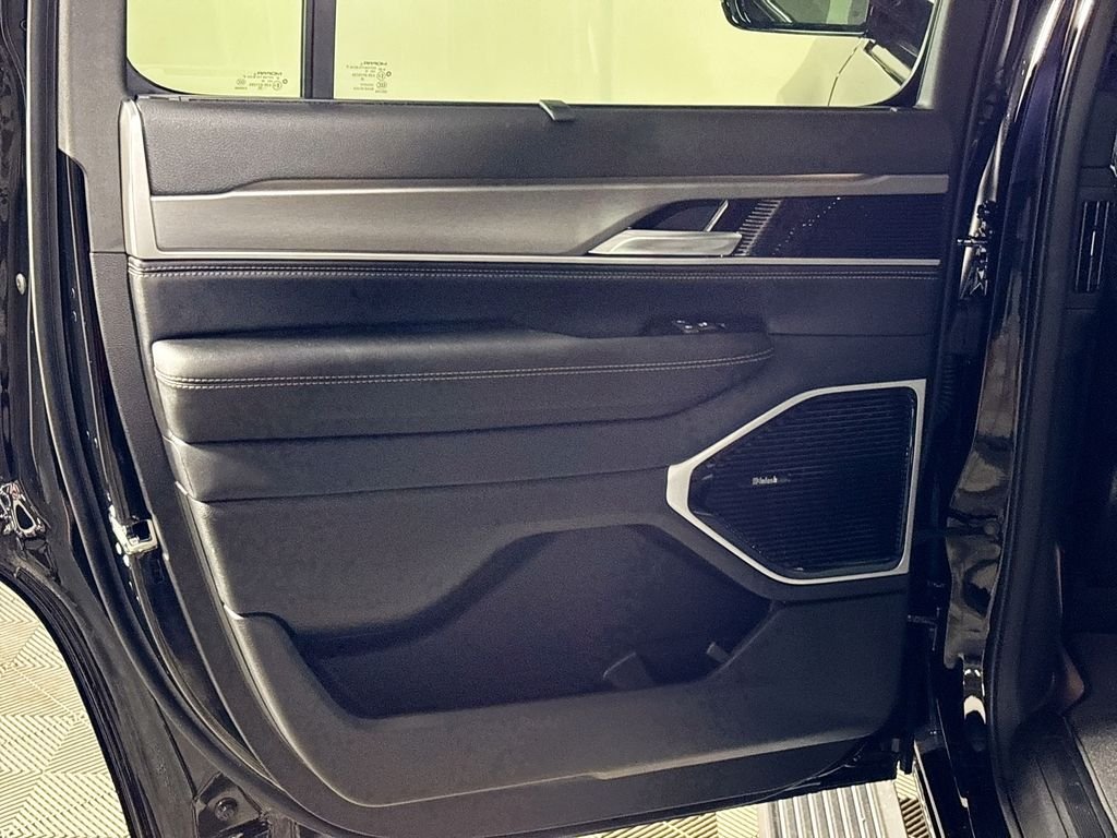 New 2026 High Gloss Black Exterior Paint Jeep Limited Reserve image 20
