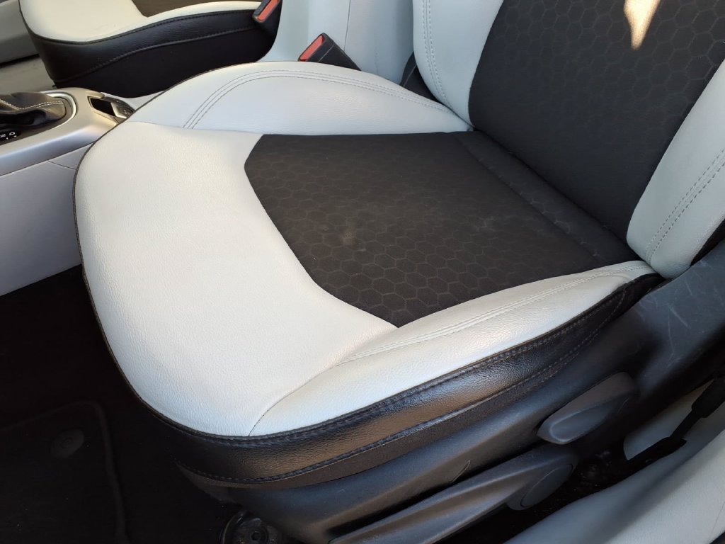 Used 2020 Blue Jeep Latitude image 12