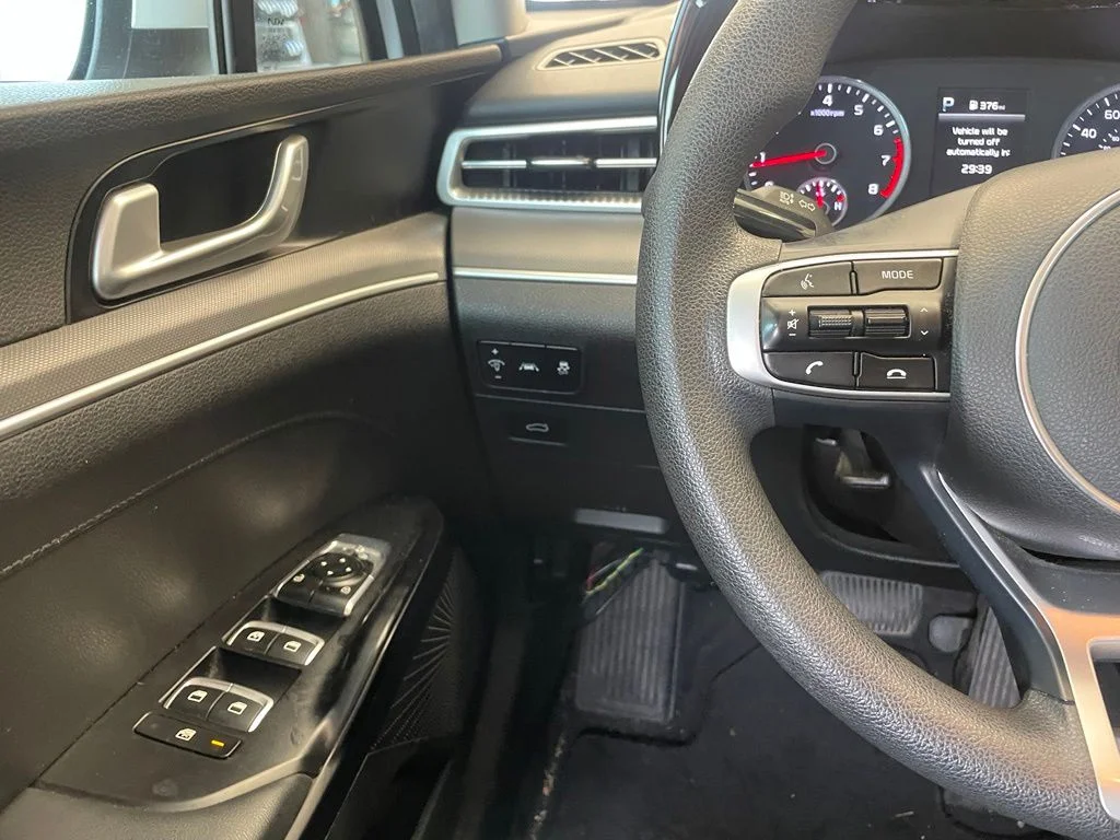 Used 2023 White Kia LXS image 11