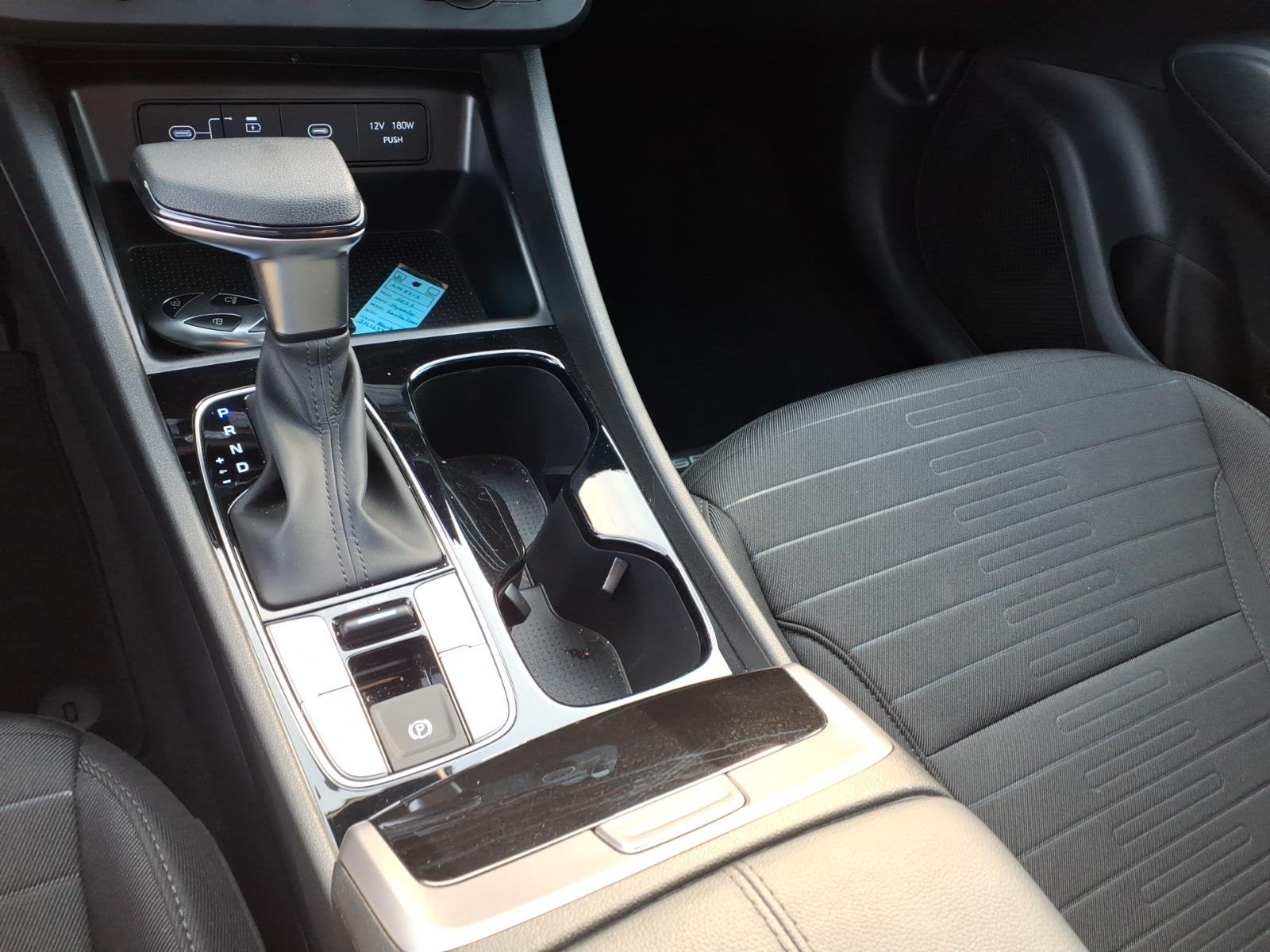 2025 Hyundai Santa Cruz SE - Photo 9