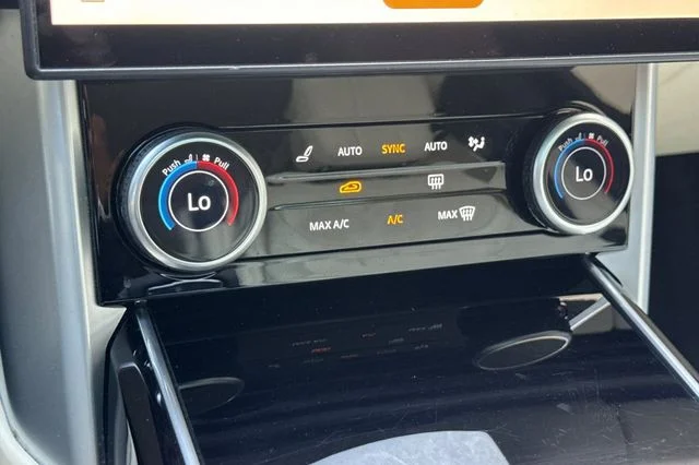 Used 2023 White Land Rover Autobiography image 21