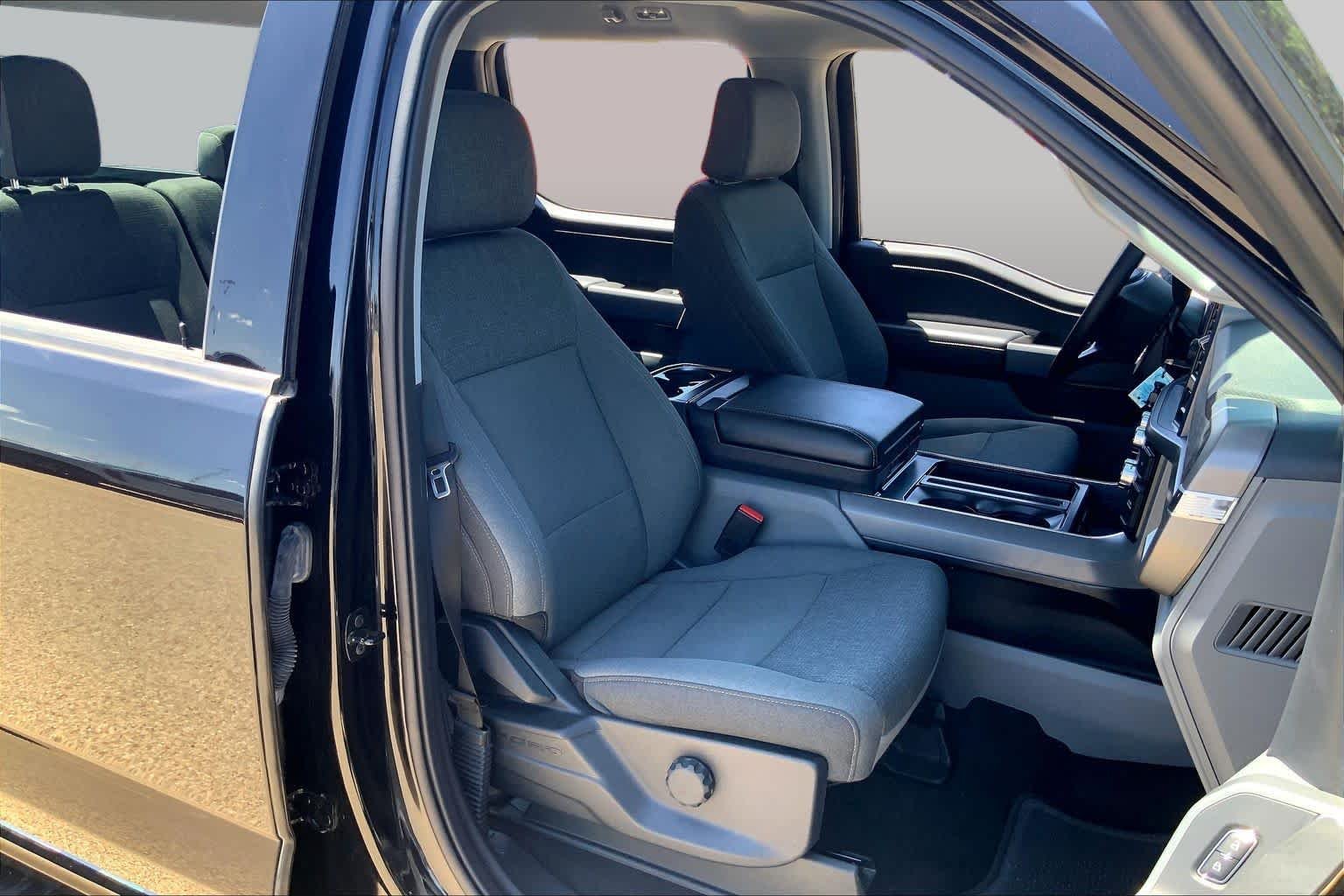 Used 2024 Agate Black Metallic Ford XLT image 9