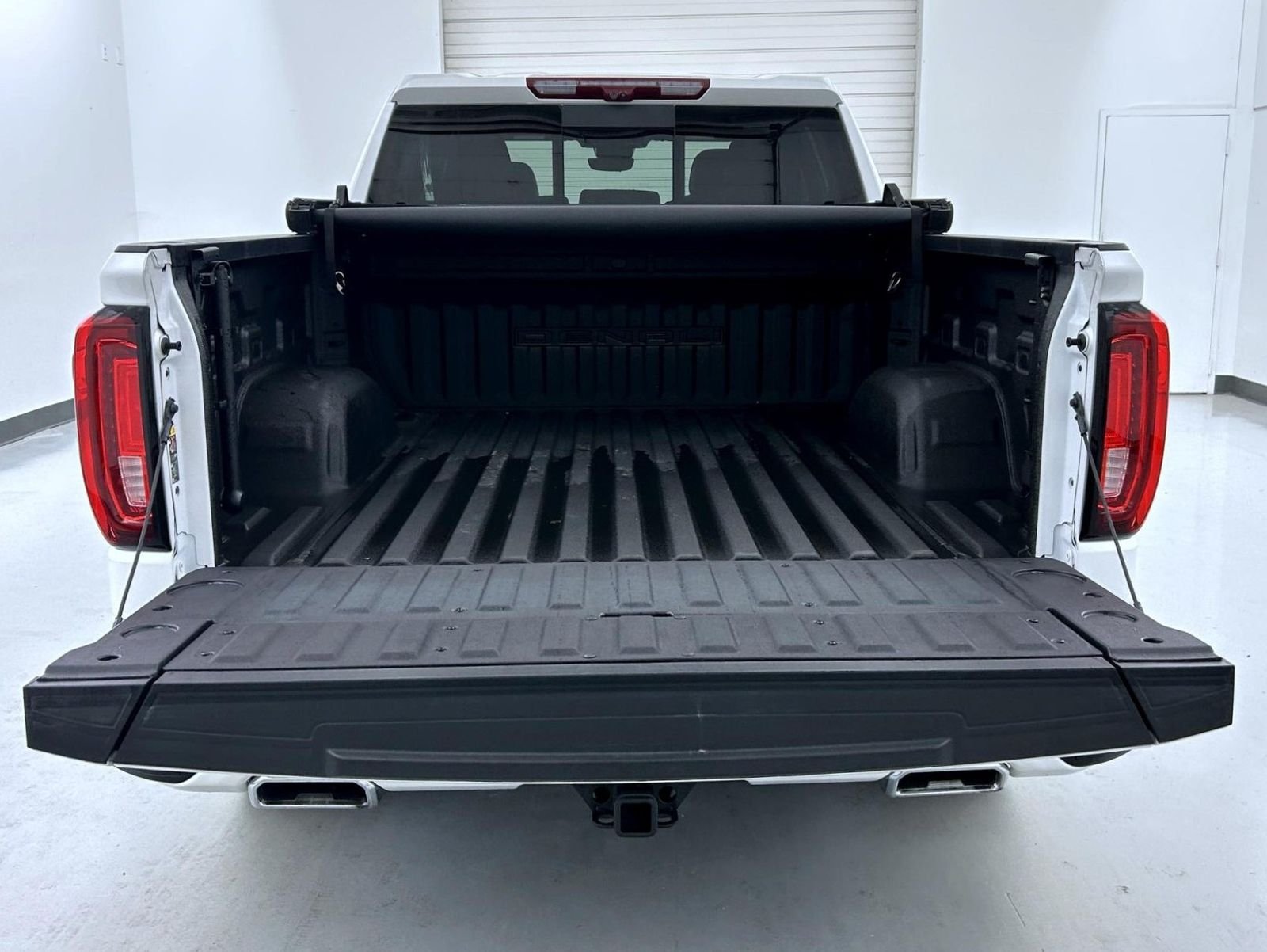 Used 2024 White GMC Denali image 23