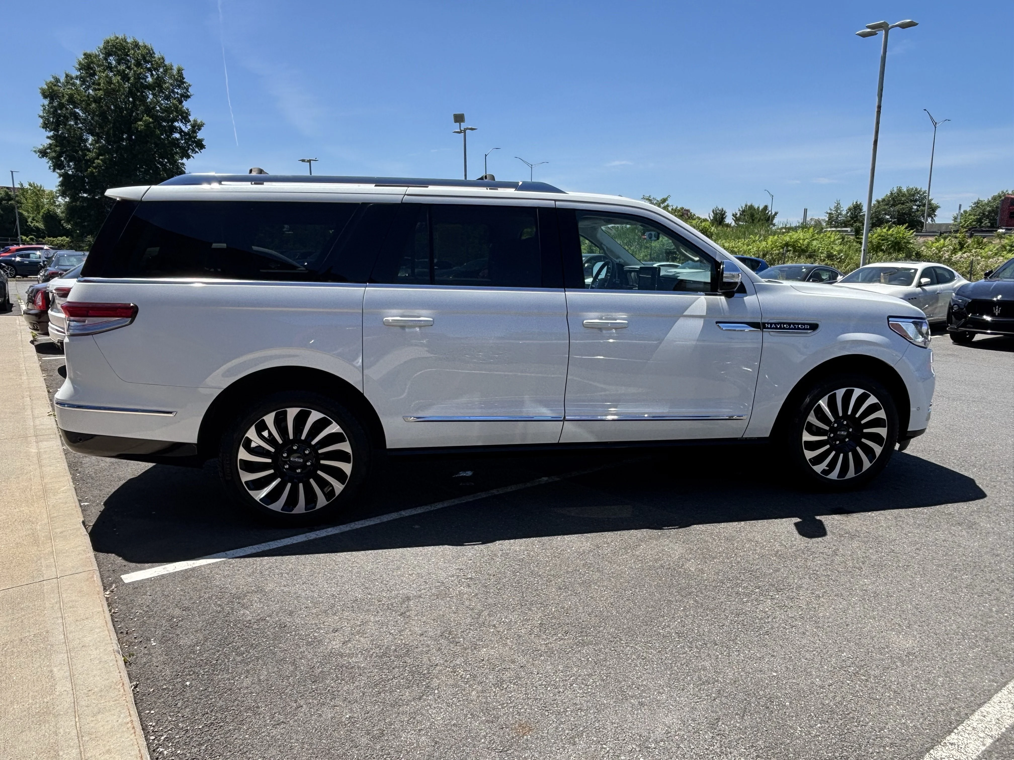 Used 2023 Pristine White Metallic Tri-Coat Lincoln Black Label image 8