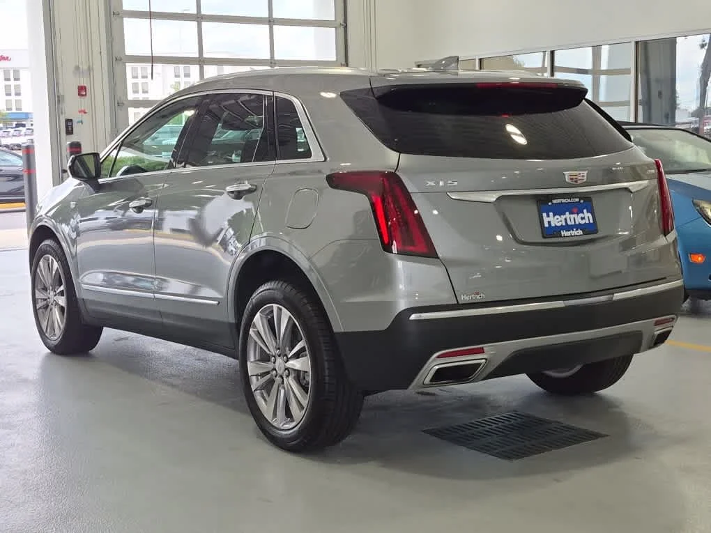 Used 2024 Argent Silver Metallic Cadillac FWD Premium Luxury image 4