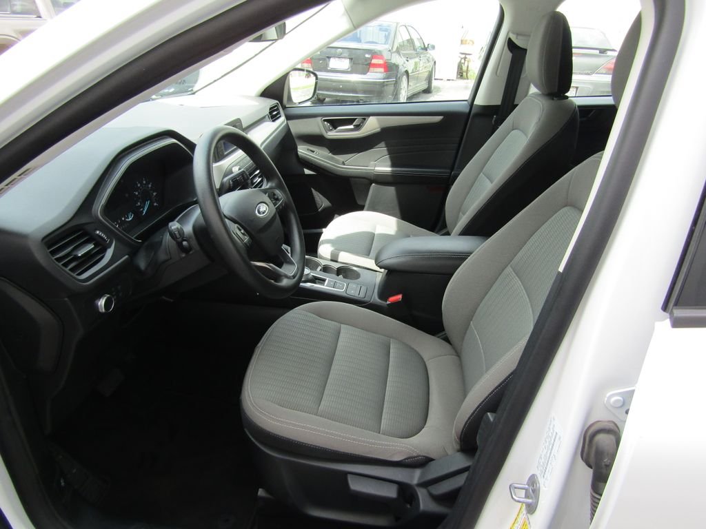 Used 2022 White Ford S image 16