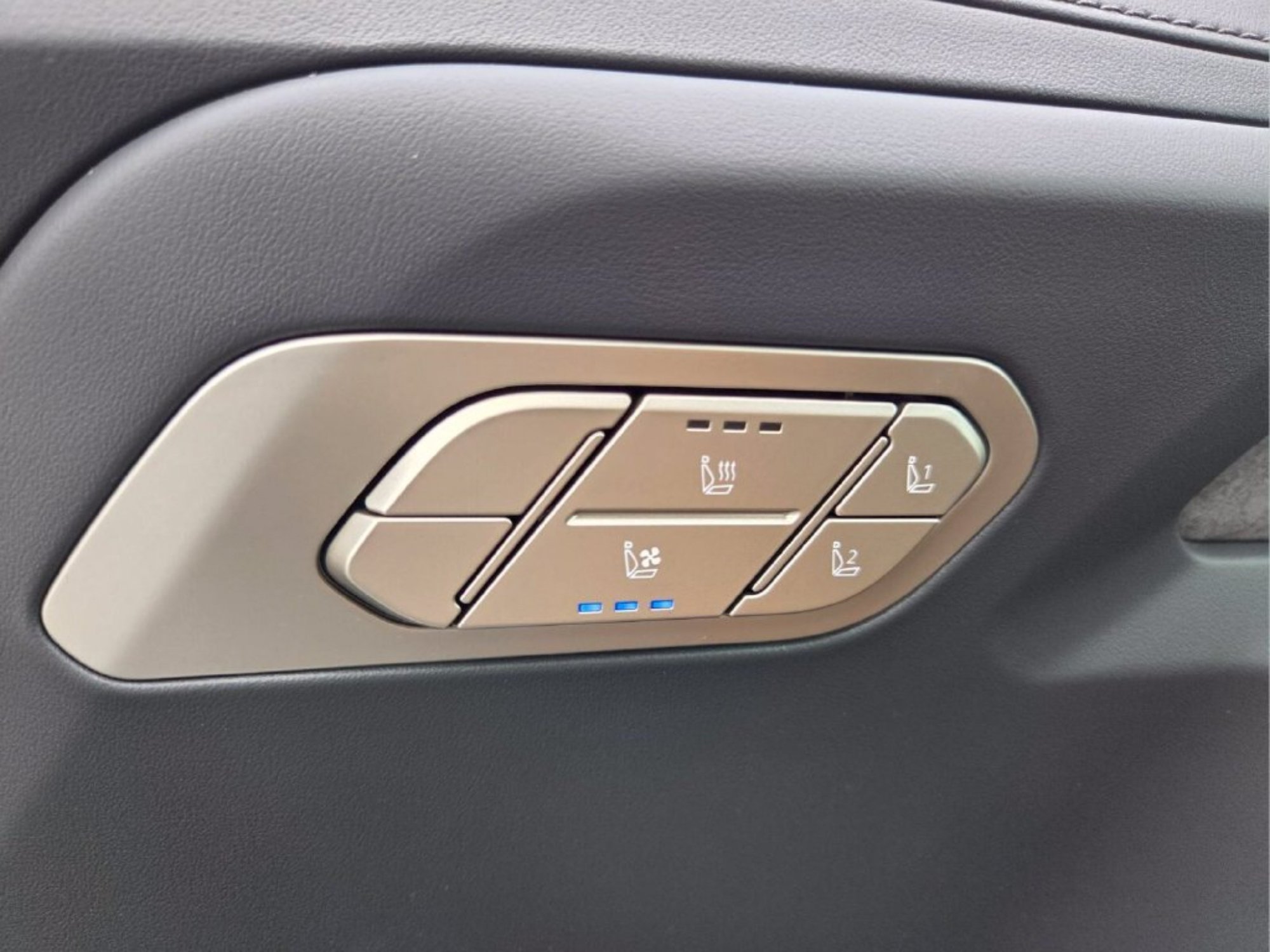 New 2027 Glacial White Pearl Kia SX image 19