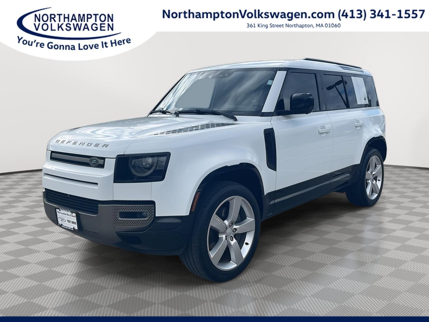 Used 2024 Fuji White Land Rover X-Dynamic SE image 1