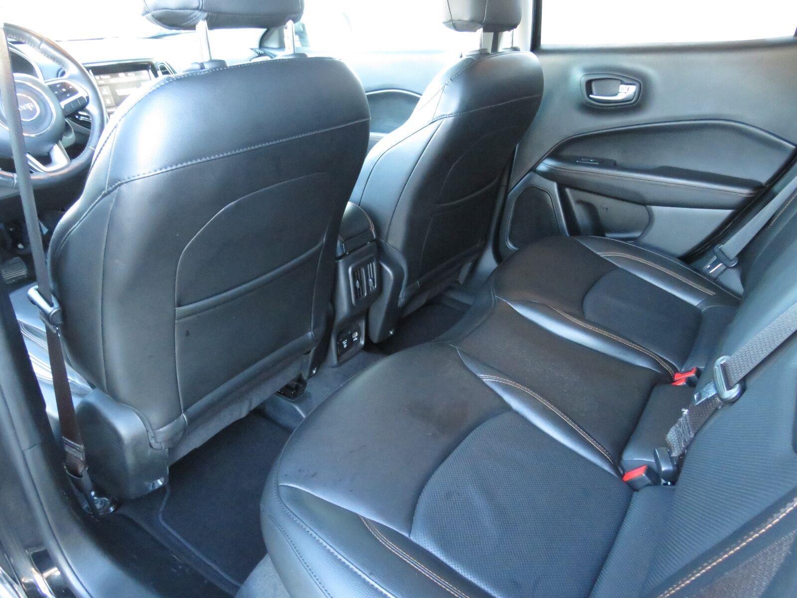 Used 2019 Diamond Black Crystal Pearlcoat Jeep Limited image 25
