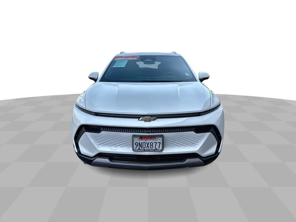 Used 2024 Summit White Chevrolet LT image 3