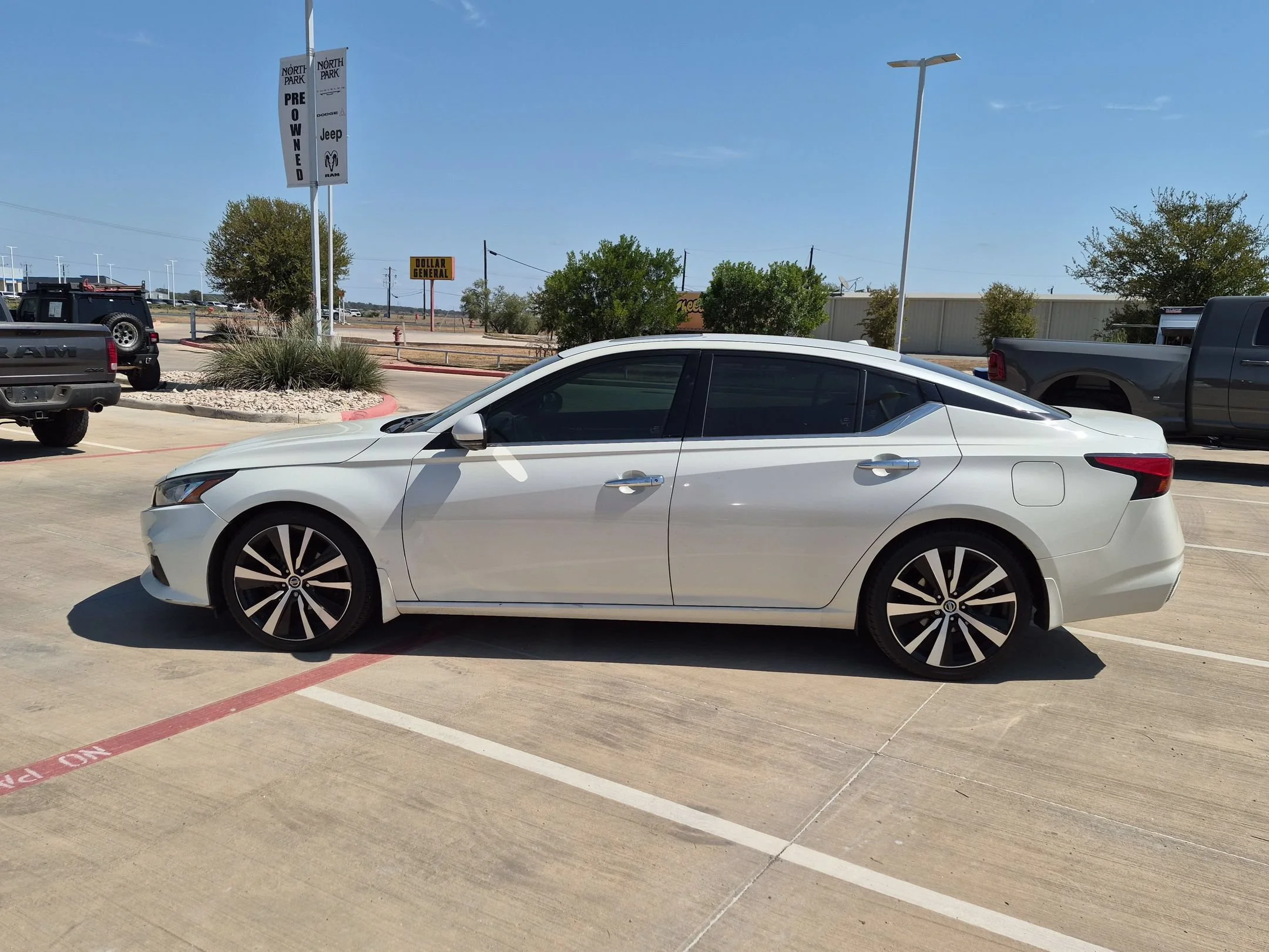 Used 2019 White Nissan 2.5 Platinum image 6