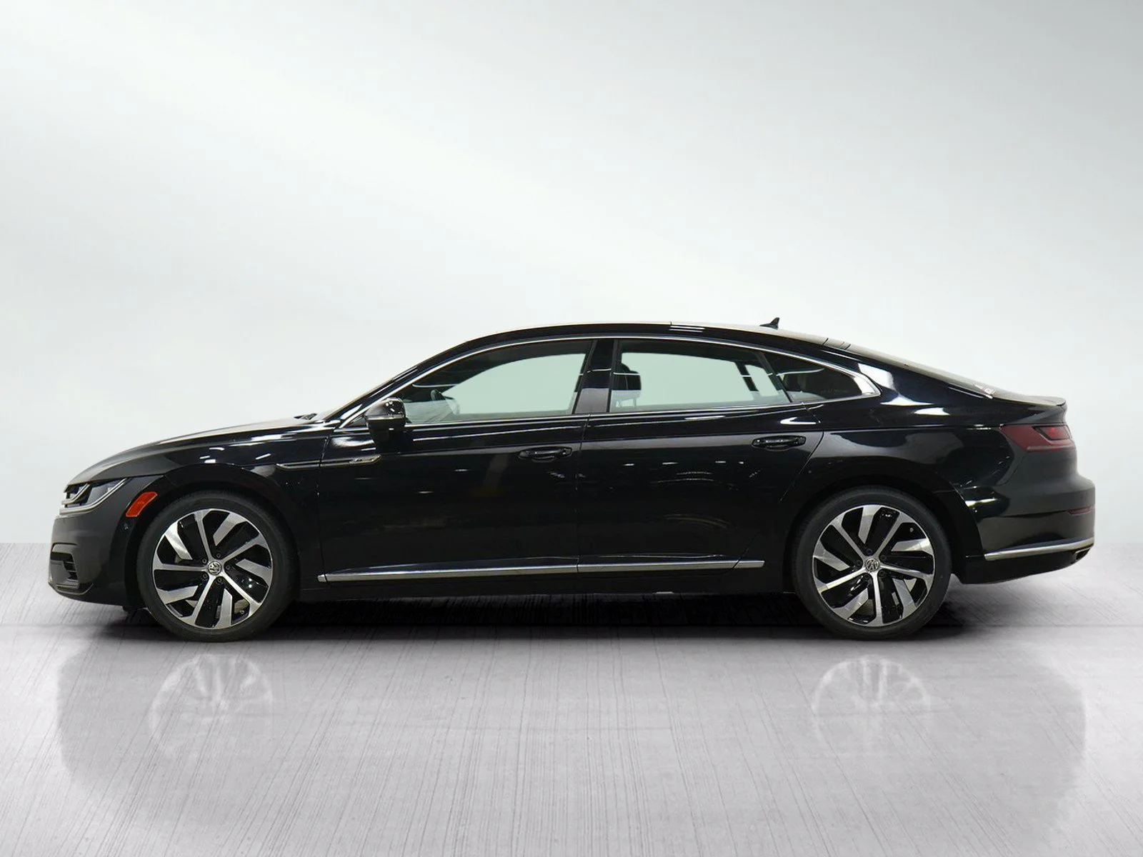 Used 2019 Volkswagen Arteon SEL Premium with VIN WVWTR7AN2KE001128 for sale in Burnsville, Minnesota