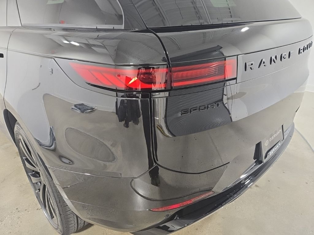 New 2026 Santorini Black Land Rover Dynamic SE image 10