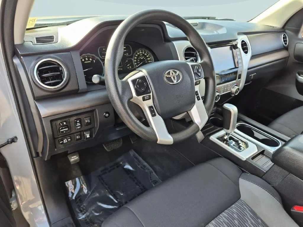 Used 2020 Cement Toyota SR5 image 13