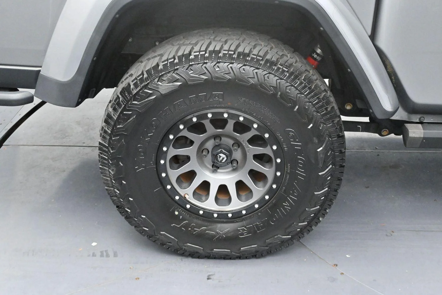 Used 2020 Billet Silver Metallic Clearcoat Jeep Rubicon image 39